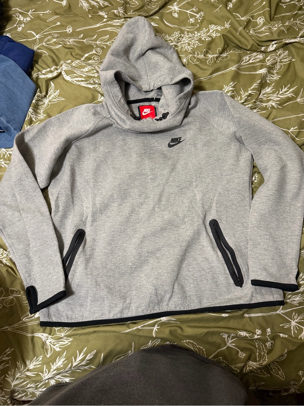 Nike Men’s Light Gray Hooded Performance Pullover Jacket